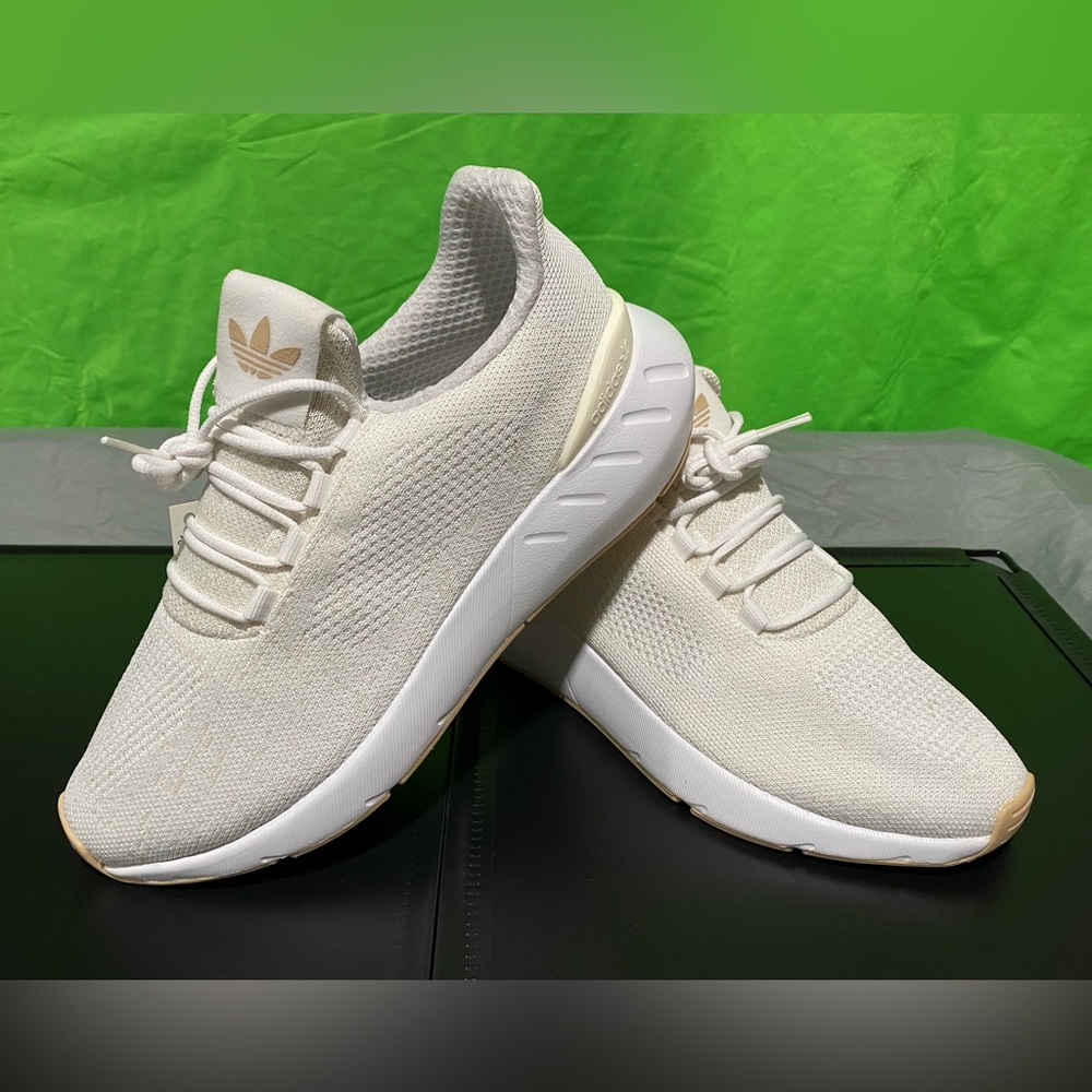 Women’s adidas swift run 2022 decon size 7 youth women size 9 *BRAND NEW*